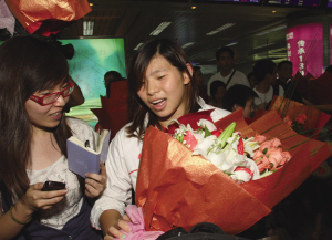 陈慧佳载誉归来 称最想回家睡一觉_陈慧佳