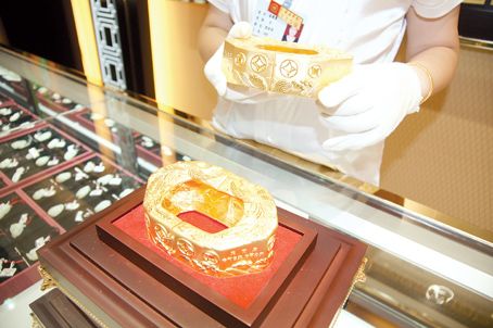 南京出现售价99990元螃蟹金礼盒引争议(图)