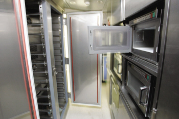 温福高铁动车组全探访 座椅可旋转车厢禁烟