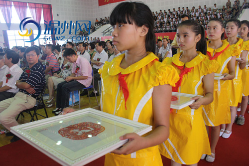 报道 正文 温州市特殊教育学校由温州市聋哑学校,永嘉县聋哑学校