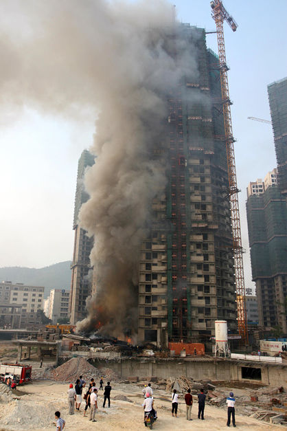 厦门一在建工地35层高楼突发大火(组图)