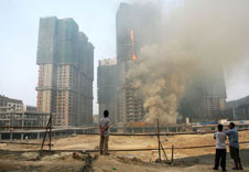 厦门一在建工地35层高楼突发大火