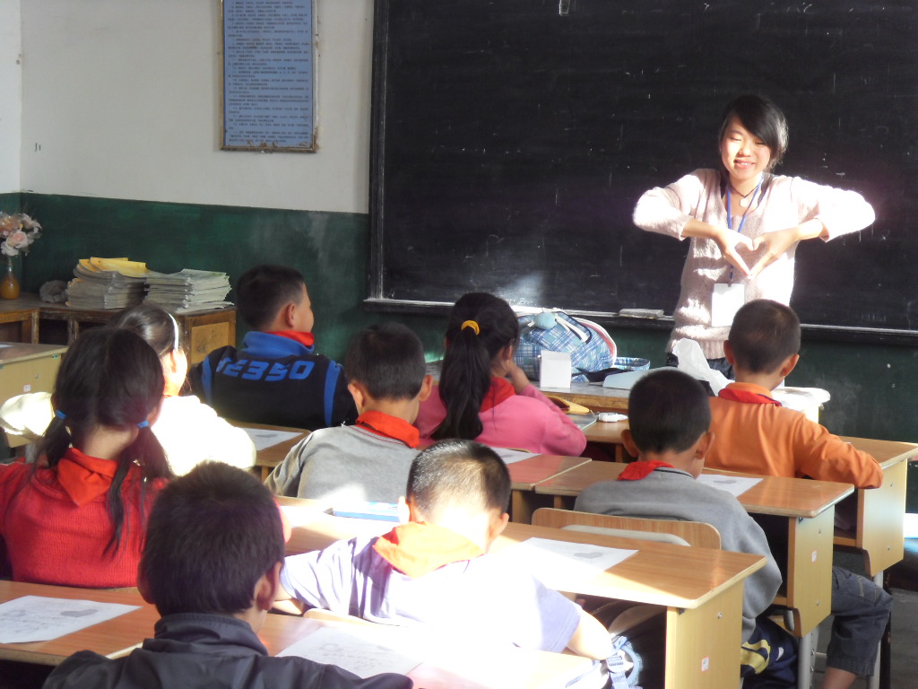 义务支教——大学生党员在行动