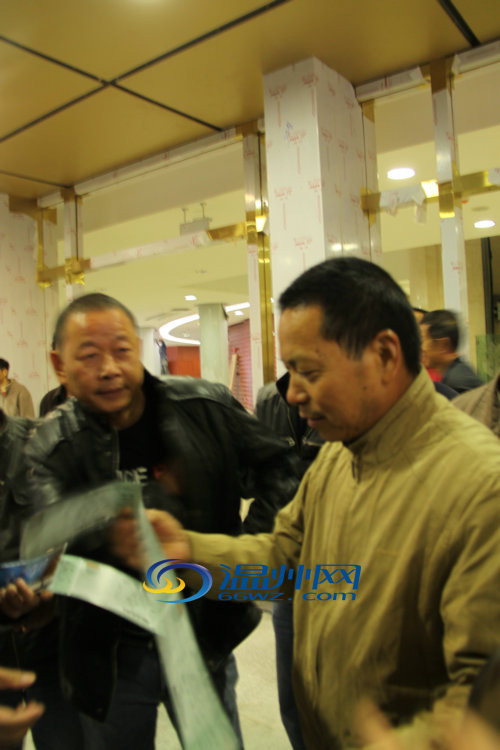 剧院今起售票 市民热情如火,温州大剧院 开票仪