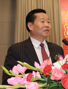 温州市副市长陈宏峰代表温州市委市政府表示祝贺