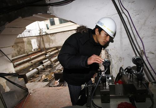 组图:上海百年建筑为配合世博整体平移