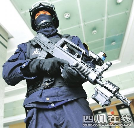 成都特警将配备"拐弯枪"等高科技武器(图)