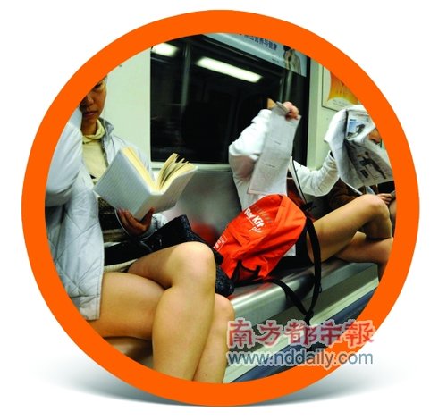 广州18名网友不穿裤子乘地铁宣传环保(图)