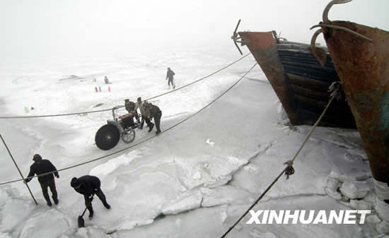 组图：渤海湾遭遇30年来最严重海冰灾害
