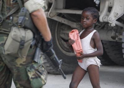 救援还是占领？美军在海地行动遭质疑
