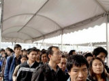 图:广州火车站为迎战春运已经搭起雨棚