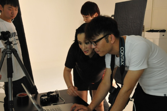 钟丽缇怀孕九月拍写真 熟女魅力依旧显母性美