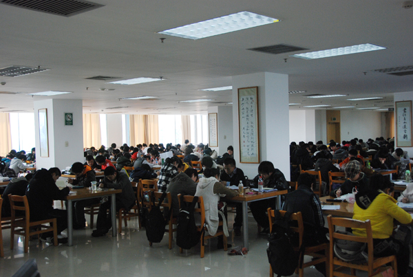 【直播温州】图书馆里同学埋头自习