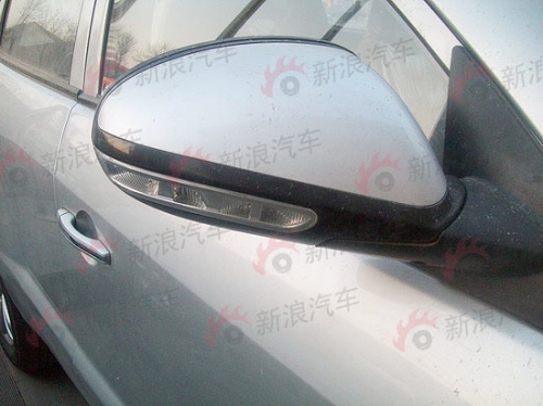 吉利帝豪EX7最新路试谍照吉利这款SUV车型有着与丰田RAV4完全一高清图片