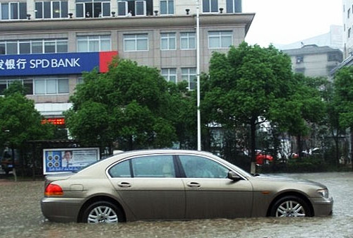 湖南株洲因暴雨严重内涝湘江河堤塌方(组图)