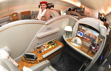 首条“空中巨无霸”A380定期航线启用