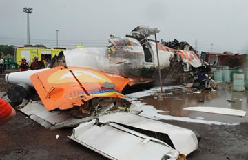 委内瑞拉一架客机坠毁 导致多人死伤