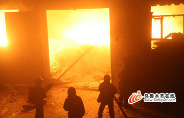 乌鲁木齐一工厂爆炸 机场封闭1小时