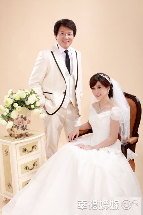 孟庭苇携老公儿子一起拍温情婚纱照_婚庆_资