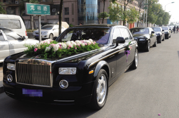 12辆宾利5辆劳斯莱斯 温州现超豪华车队迎娶新