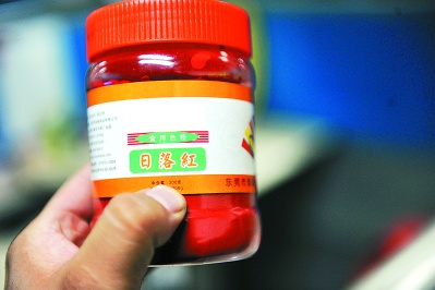 摊主自曝卤菜多用色素染色 过量食用伤肝肾