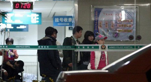 海清老公神秘现身 英武挺拔为正连级上尉,明