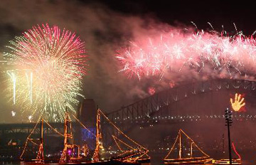 世界各地在焰火中喜迎新年