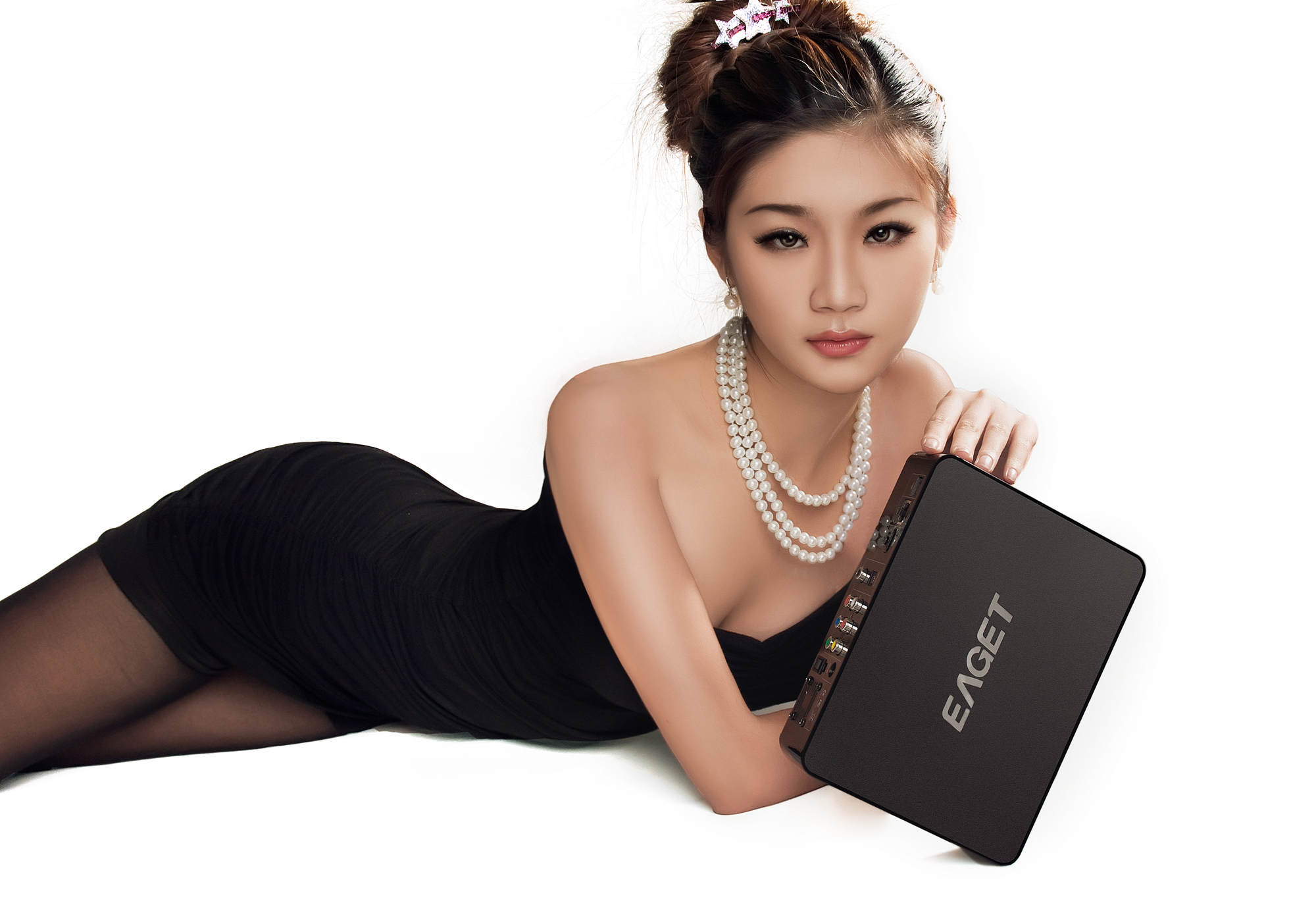 魅力外观无法拒绝 <em>黑丝美女</em>看上忆捷M9 - 数码