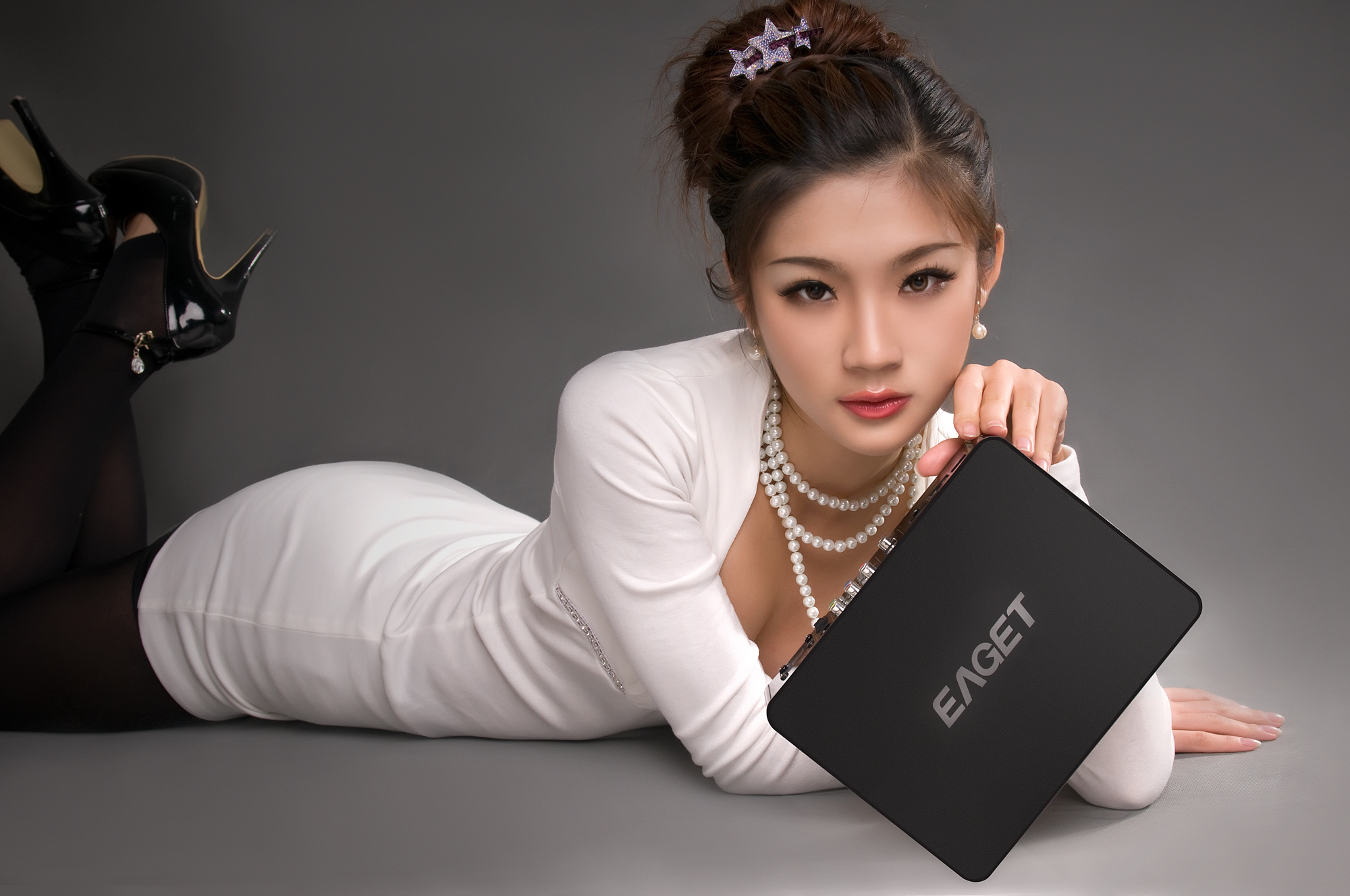 魅力外观无法拒绝 <em>黑丝美女</em>看上忆捷M9 - 数码