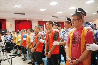 还不为市民所知.昨天,莱西市公安局首次向媒体公布刘海军黑社会一案