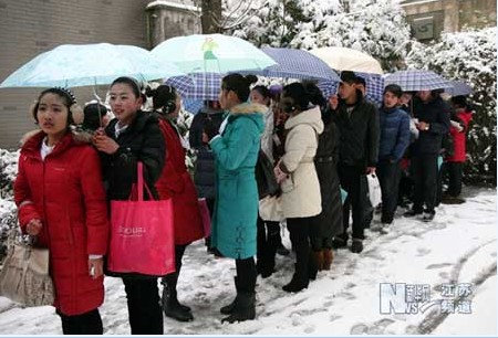 <em>美女</em>考生秀清凉身材 为<em>空姐</em>范严冬<em>穿丝袜</em>(组图