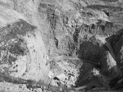 河北武安大规模盗采矿点塌方 官方称是地质灾
