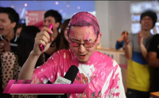 粉色愚人节视频火爆互联网 或是网友恶作剧_恶