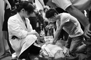 2分心肺按压钟=400米短跑 急救培训班开班_急救培训班