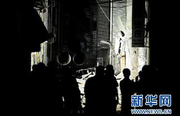 武汉一在建六层楼垮塌 已致7人受伤