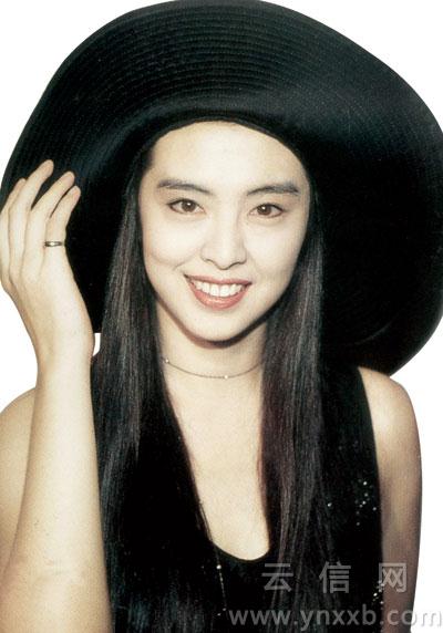 <em>王祖贤</em>17岁天生聋哑<em>私生女</em>家居照曝光,家居照