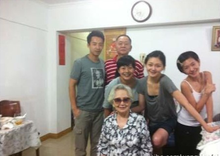 大小S为 汪小菲 家中庆生 素颜 被批 又黑又老(图