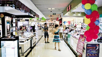 曾经简陋的钱江小商品市场华丽转身成了大商场