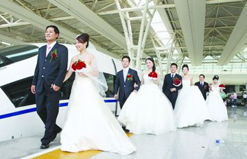 京沪高铁办集体婚礼