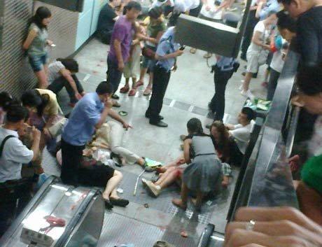 北京地铁4号线发生电扶梯故障 1人死亡28人伤