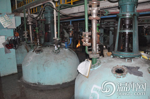 组图:温州一化工厂发生氯化氢泄漏事故_化工厂
