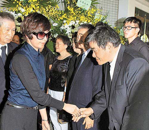 星富豪干爹大曝光 张柏芝干爹是景泰蓝大王[组