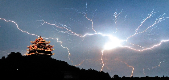 这就是夏天的雷雨