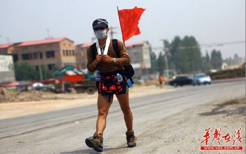 小伙暴走1800公里求婚 准岳母拒女儿会面(图)