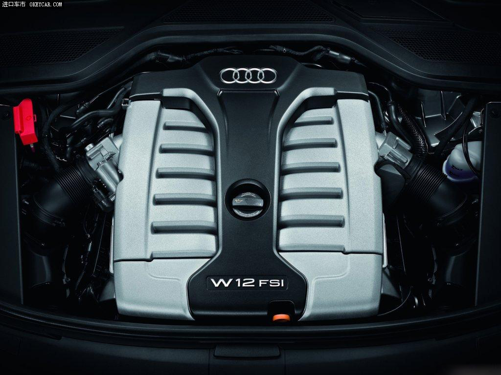 和上一代A8L的6.0L W12 MPI发动机相比,新一代W12版的发动机,经过全面优化和改进后,采用了奥迪全球领先的汽油直喷技术,排量升至6.3升,最大功率提高到368千瓦(500马力),在超过3250转/分钟的转速下可以输出高达625牛・米的峰值扭矩,4.9秒就可以完成0-100公里/小时的加速。 与此同时,凭借奥迪领先的绿色高效技术优势,W12发动机的平均油耗仅为12升/百公里,大大低于竞争对手的同等车型,相比上一代油耗降低了12%。 此外,W12版的一系列豪华配置也足以令