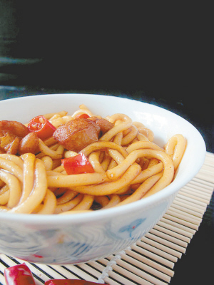 美味厨房 鸡丁焖qq面