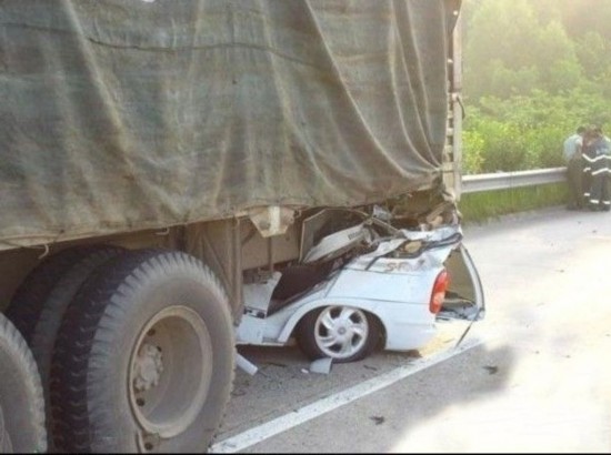 小心卡车 远离世界上<em>最恐怖</em>斩首<em>车祸</em>!,卡车 车
