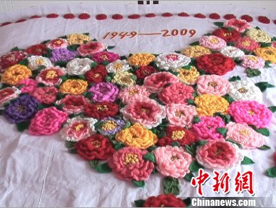山西退休妇女结缘毛线 钩编记录国家大事_妇