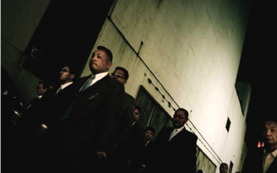 实拍日本黑帮生活:成员犯错切手指