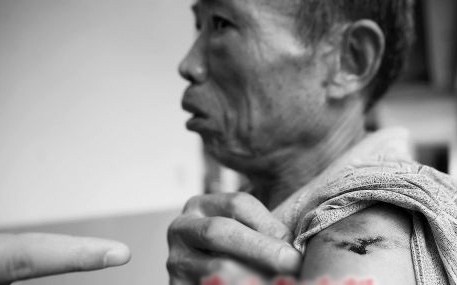 深圳不孝公务员之母半年挨打7次 曾想断绝关系